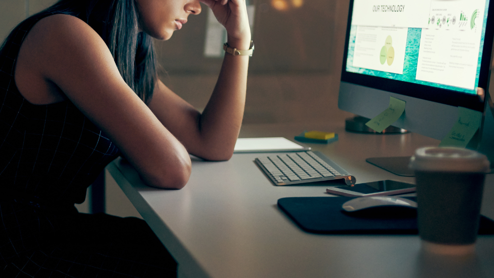 「SNSマーケターの仕事がきつい」と考える女性