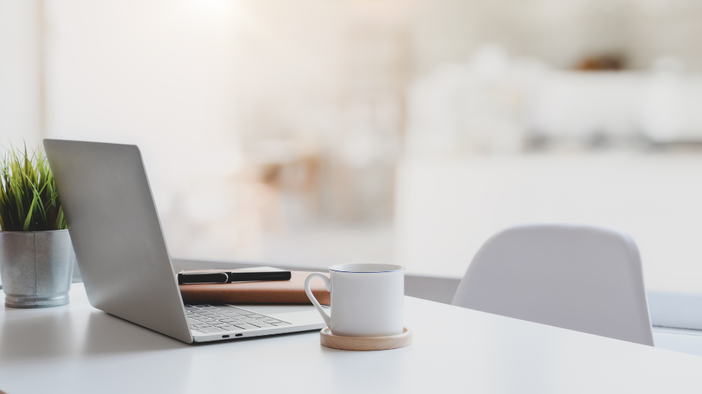 独学かスクールか？未経験主婦の私が選んだ道